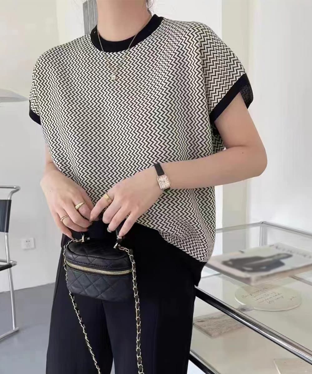イエベ春/イエベ秋服　涼やか幾何学柄ニット フレンチスリーブ