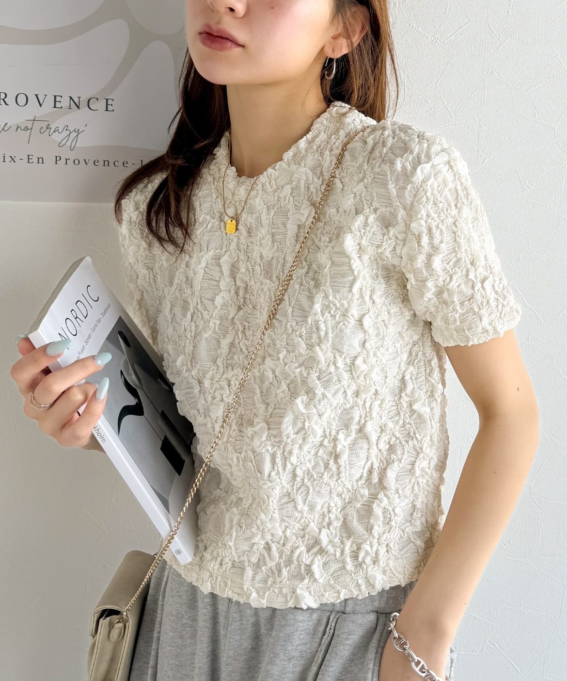 イエベ春/イエベ秋服　立体花模様クロップドTシャツ