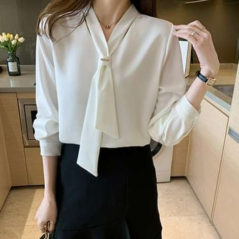 イエベ春服　優雅なタイ付きシルエットブラウス