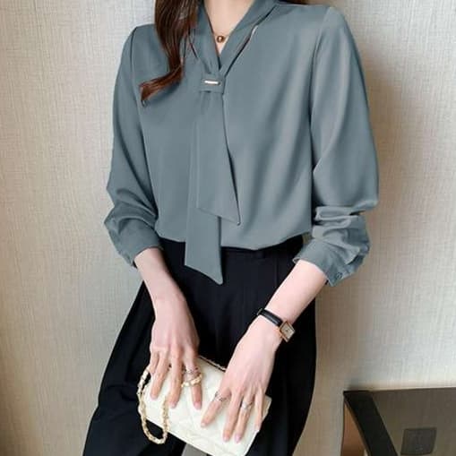 イエベ春服　優雅なタイ付きシルエットブラウス