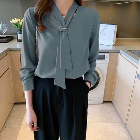 イエベ春服　優雅なタイ付きシルエットブラウス