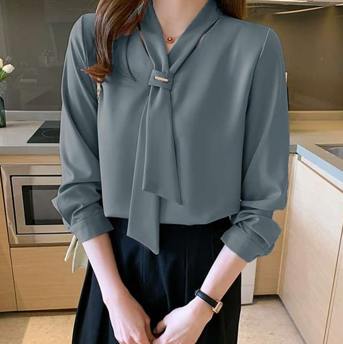 イエベ春服　優雅なタイ付きシルエットブラウス