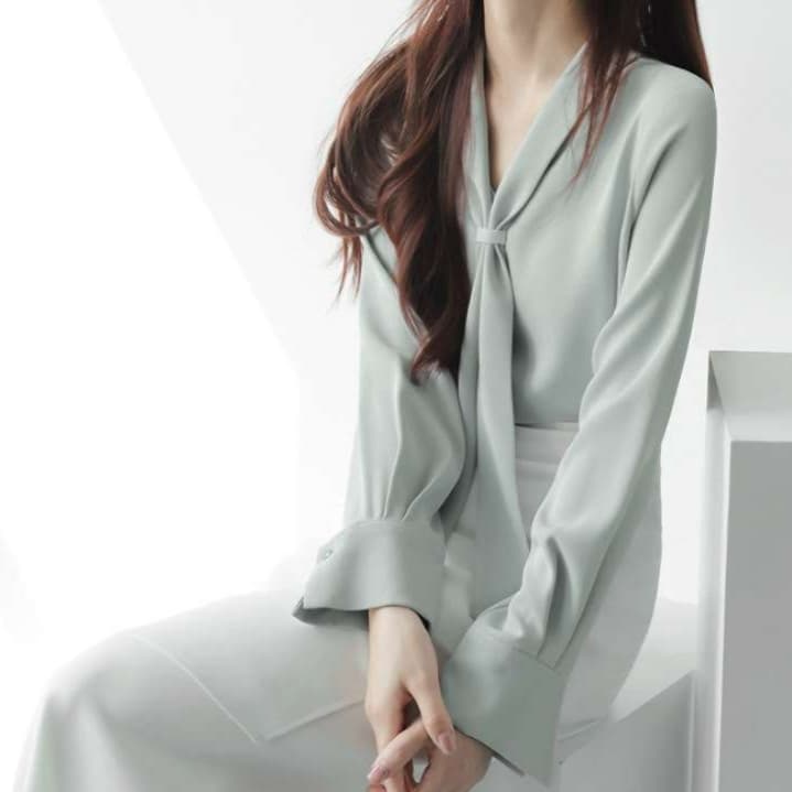 イエベ春服　ボウダイ襟付きブラウス