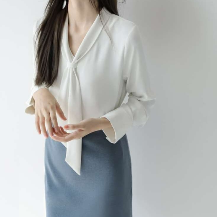 イエベ春服　ボウダイ襟付きブラウス