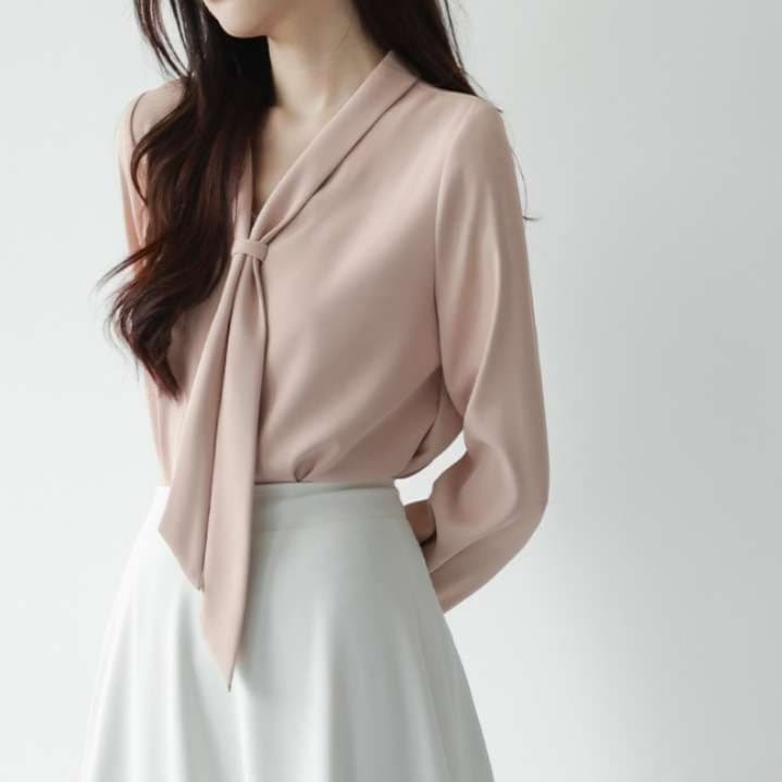 イエベ春服　ボウダイ襟付きブラウス