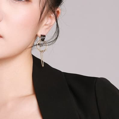 イエベ春/イエベ秋服　二重リング チェーンピアス