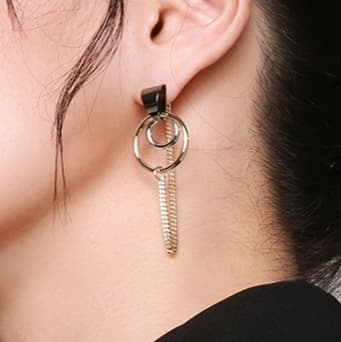 イエベ春/イエベ秋服　二重リング チェーンピアス