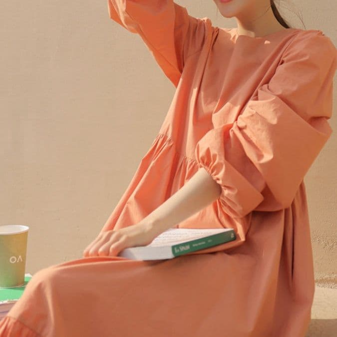 イエベ春/イエベ秋服　ふんわり袖のゆったりティアードワンピース