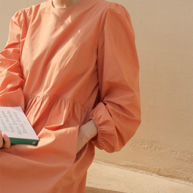 イエベ春/イエベ秋服　ふんわり袖のゆったりティアードワンピース