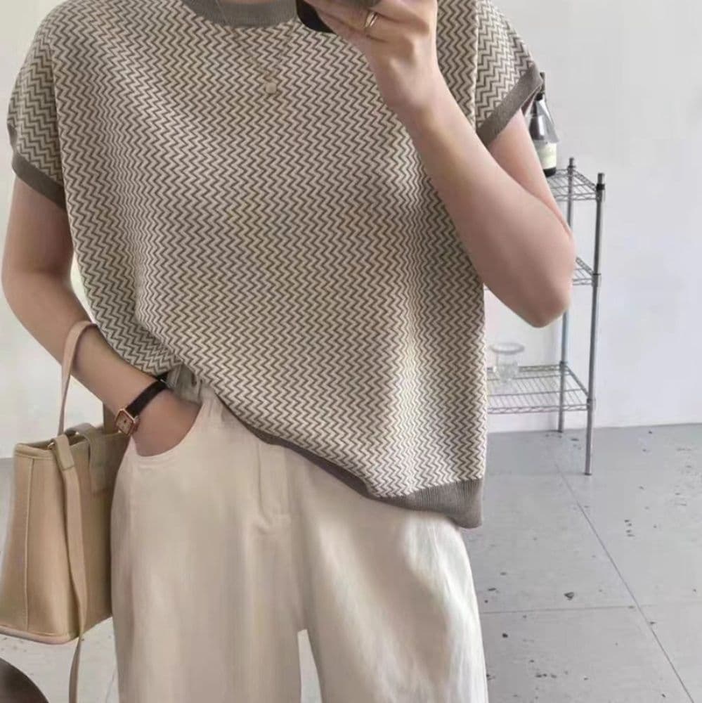 イエベ春/イエベ秋服　涼やか幾何学柄ニット フレンチスリーブ
