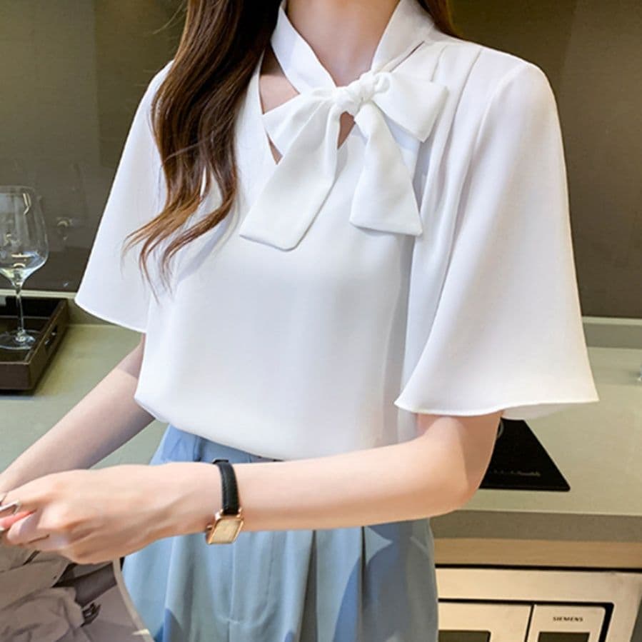 イエベ春服　上品フレア袖 ブローチ付きシャツブラウス