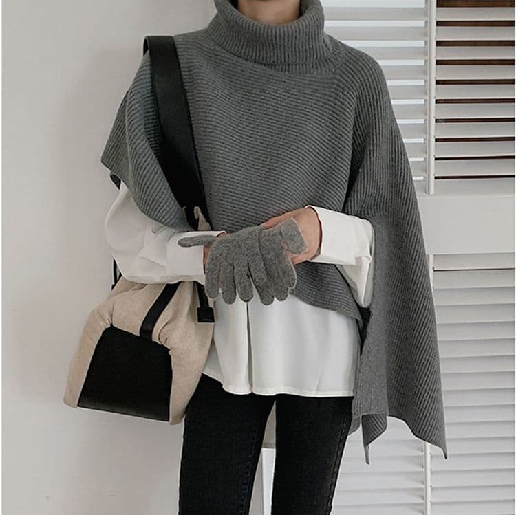 イエベ春/イエベ秋服　タートルネック風ケープ型ニット