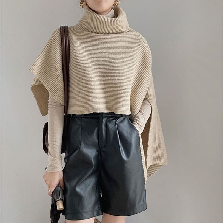 イエベ春/イエベ秋服　タートルネック風ケープ型ニット
