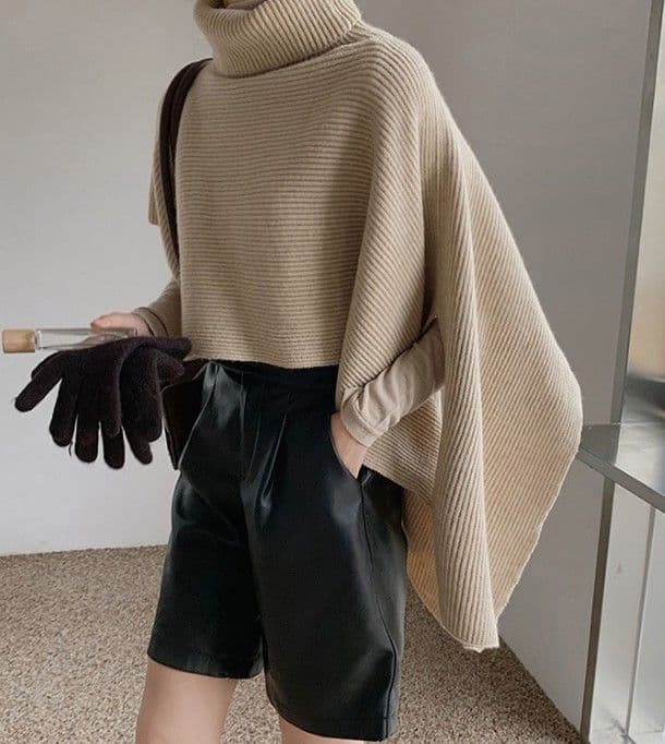 イエベ春/イエベ秋服　タートルネック風ケープ型ニット