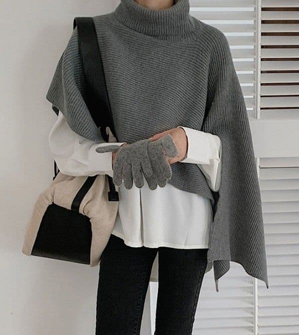 イエベ春/イエベ秋服　タートルネック風ケープ型ニット