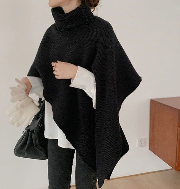 イエベ春/イエベ秋服　タートルネック風ケープ型ニット