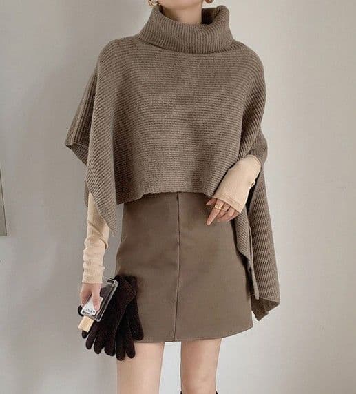 イエベ春/イエベ秋服　タートルネック風ケープ型ニット