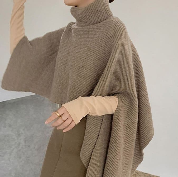 イエベ春/イエベ秋服　タートルネック風ケープ型ニット
