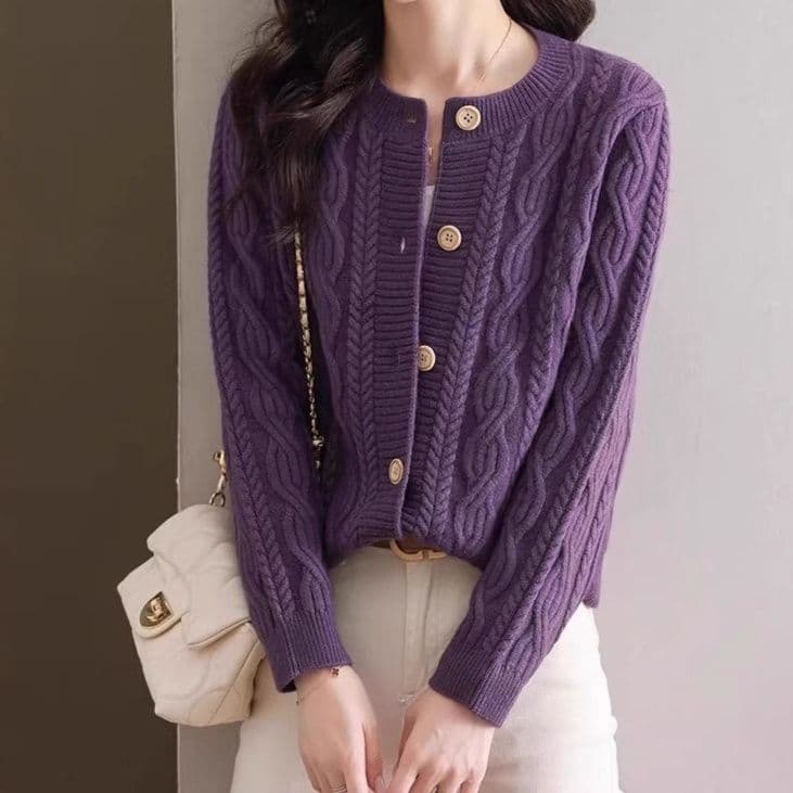 イエベ春/イエベ秋服　編み込み模様丸首ボタン留めカーディガン
