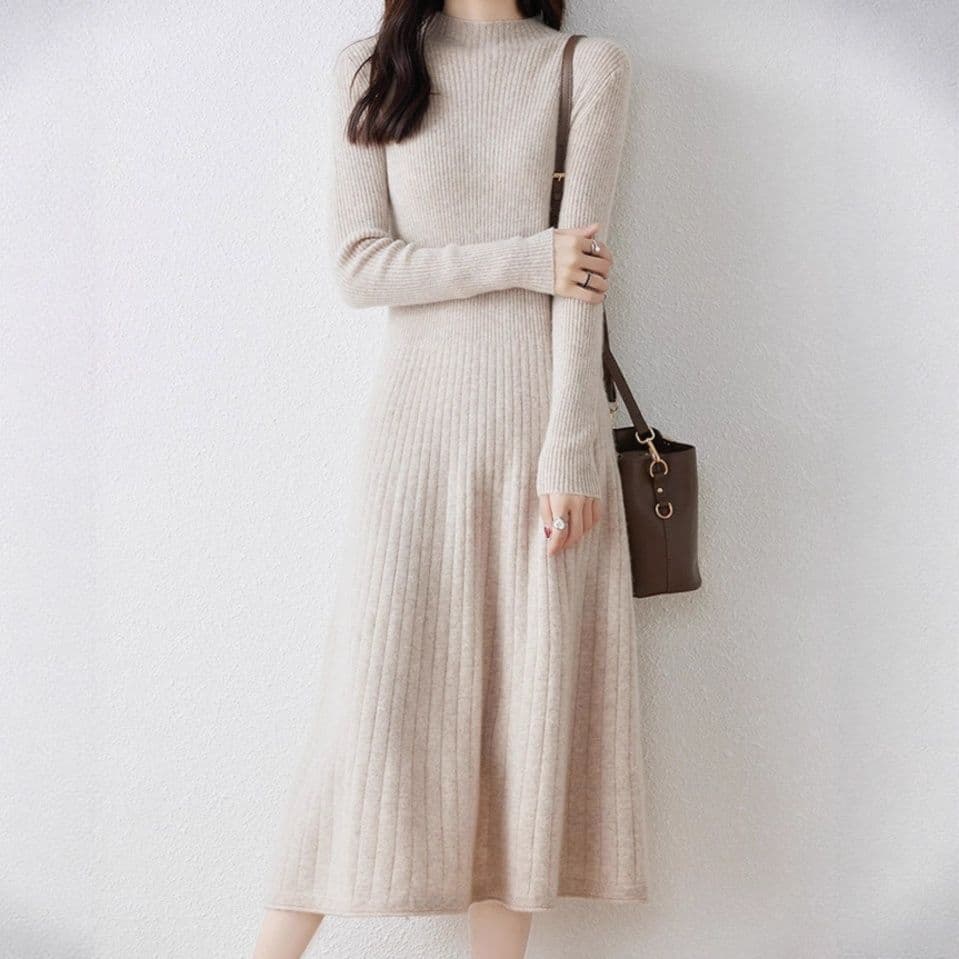 イエベ春/イエベ秋服　縦リブ編みモックネック長袖ニットワンピース