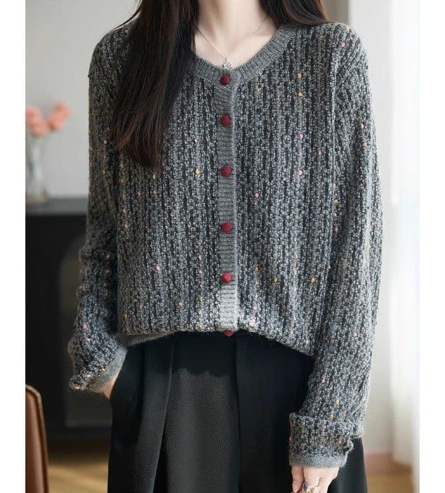 イエベ春/イエベ秋服　上品な小花柄混合糸丸首ボタン留めカーディガン