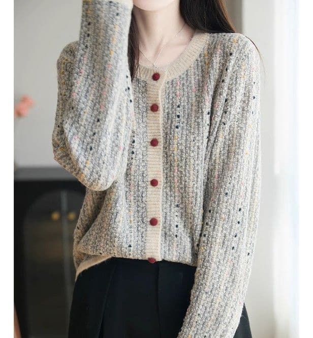 イエベ春/イエベ秋服　上品な小花柄混合糸丸首ボタン留めカーディガン