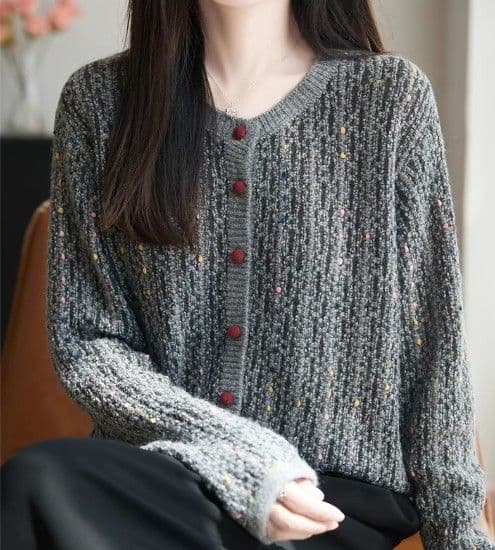 イエベ春/イエベ秋服　上品な小花柄混合糸丸首ボタン留めカーディガン