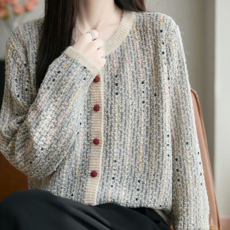 イエベ春/イエベ秋服　上品な小花柄混合糸丸首ボタン留めカーディガン