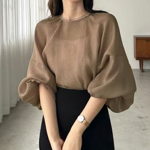 イエベ春/イエベ秋服　ふんわりバルーン袖クルーネック七分袖ブラウス