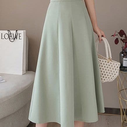 イエベ春/イエベ秋服　上品な大人のふんわり広がる膝丈フレアスカート