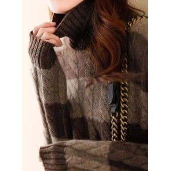 イエベ春/イエベ秋服　立体ケーブル編みタートルネック長袖ニット