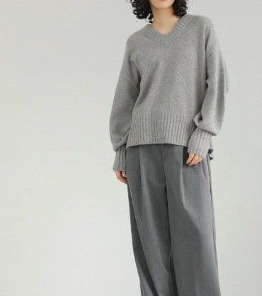イエベ春/イエベ秋服　ふわりと優しいブイネック長袖ニット