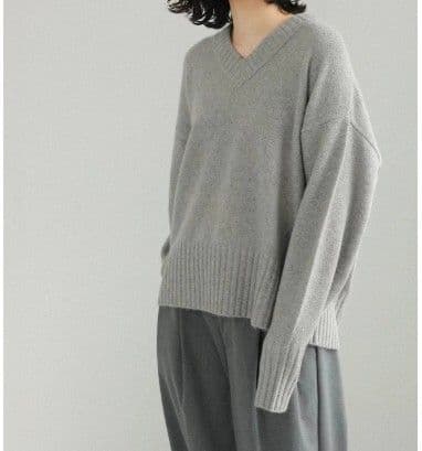 イエベ春/イエベ秋服　ふわりと優しいブイネック長袖ニット