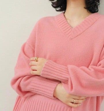 イエベ春/イエベ秋服　ふわりと優しいブイネック長袖ニット