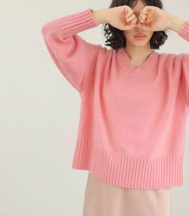 イエベ春/イエベ秋服　ふわりと優しいブイネック長袖ニット