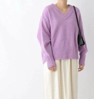 イエベ春/イエベ秋服　ふわりと優しいブイネック長袖ニット