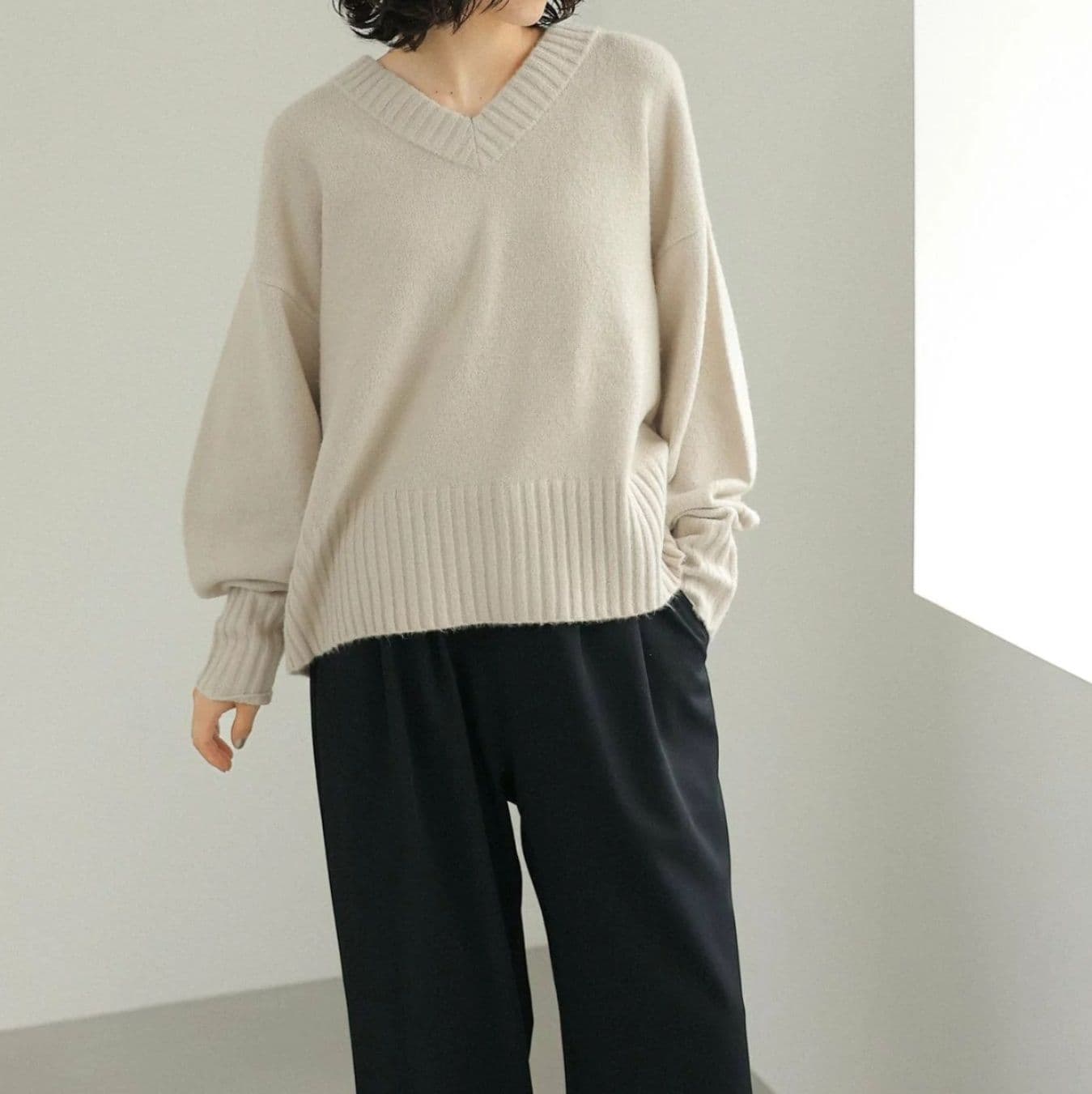イエベ春/イエベ秋服　ふわりと優しいブイネック長袖ニット