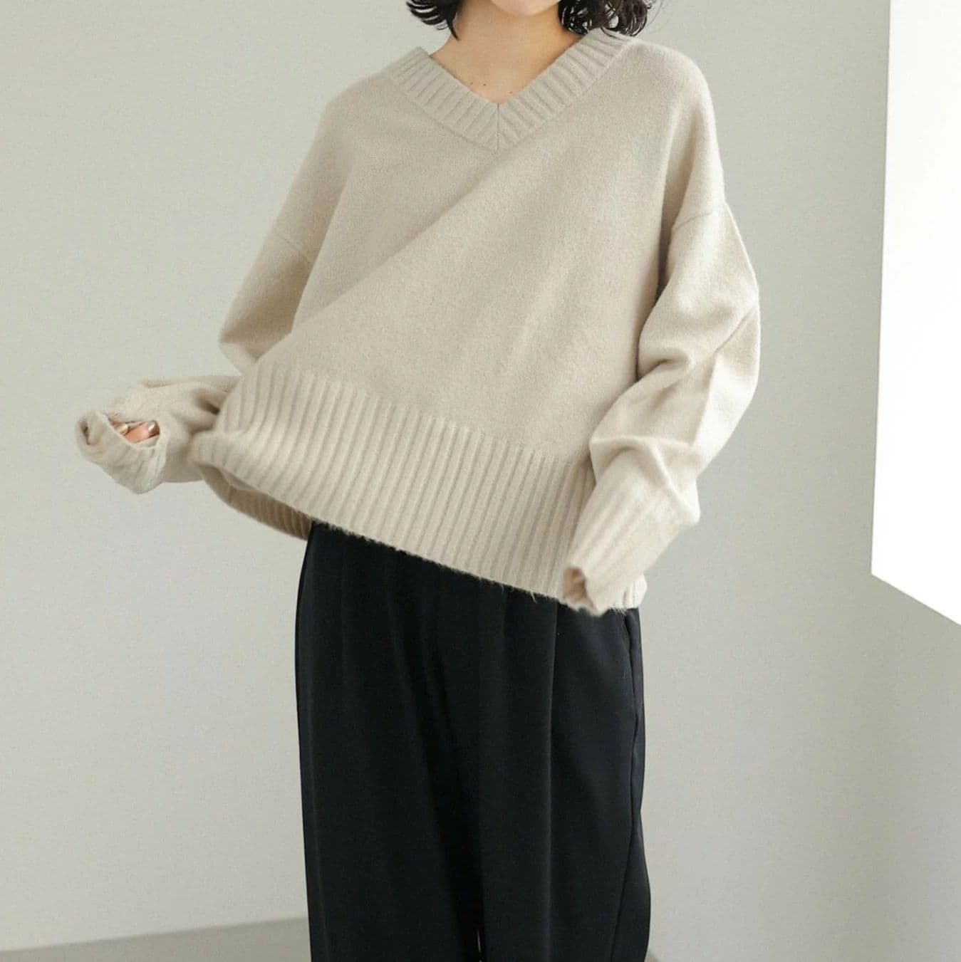 イエベ春/イエベ秋服　ふわりと優しいブイネック長袖ニット