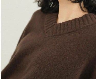 イエベ春/イエベ秋服　ふわりと優しいブイネック長袖ニット