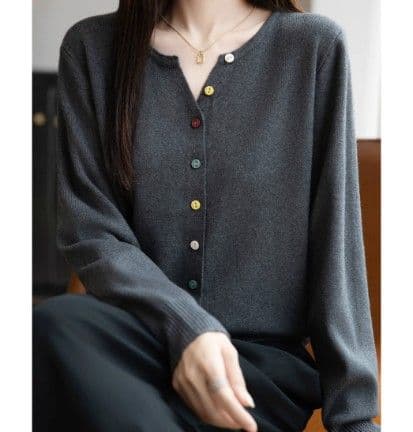 イエベ春/イエベ秋服　マルチボタン配色カーディガン