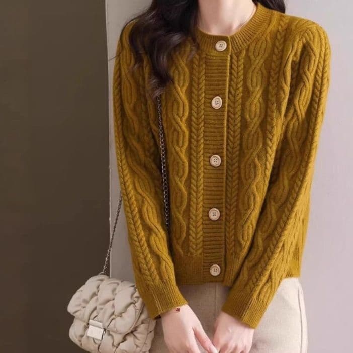 イエベ春/イエベ秋服　編み込み模様丸首ボタン留めカーディガン