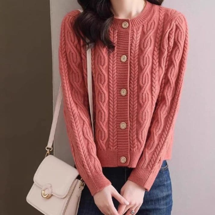 イエベ春/イエベ秋服　編み込み模様丸首ボタン留めカーディガン