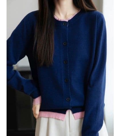 イエベ春/イエベ秋服　配色ラインが映える丸襟ボタン留めニットカーディガン