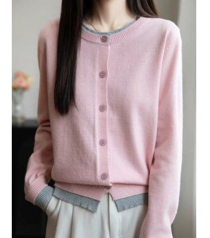 イエベ春/イエベ秋服　配色ラインが映える丸襟ボタン留めニットカーディガン