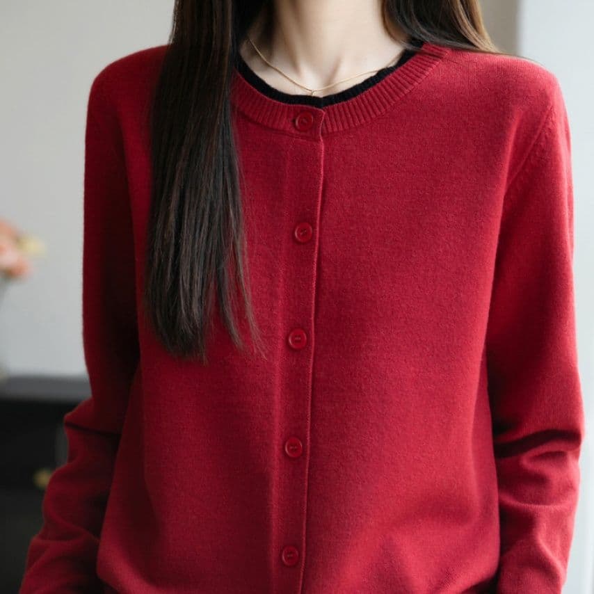 イエベ春/イエベ秋服　配色ラインが映える丸襟ボタン留めニットカーディガン
