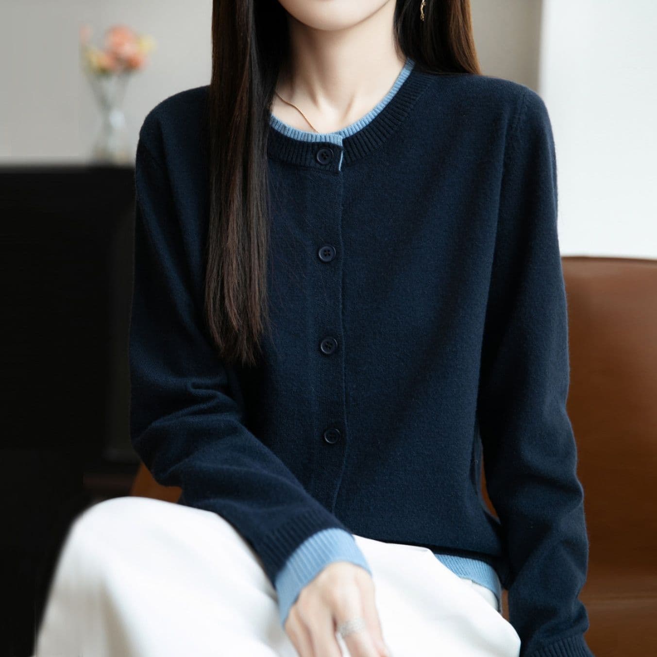 イエベ春/イエベ秋服　配色ラインが映える丸襟ボタン留めニットカーディガン
