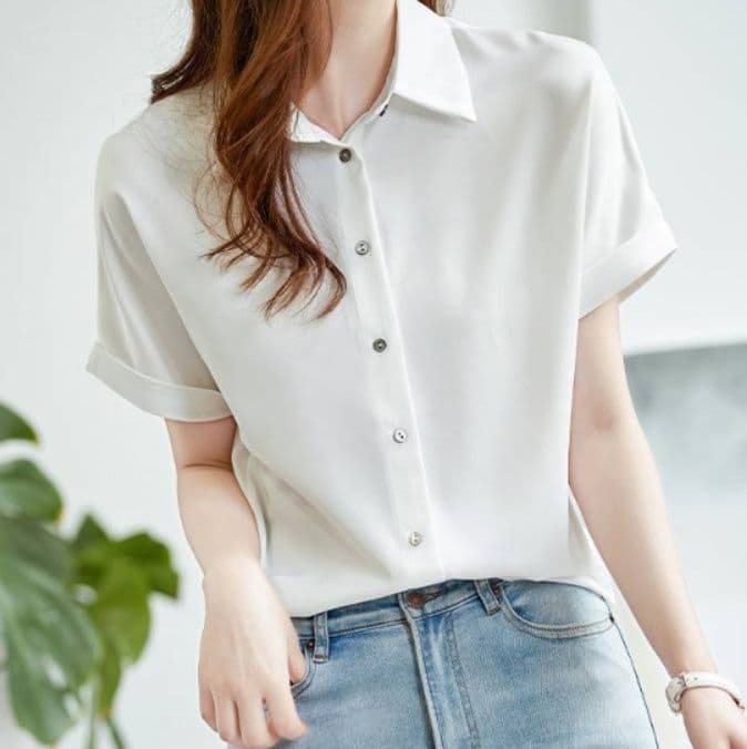 イエベ春/イエベ秋服　開襟デザイン半袖とろみ素材ブラウス