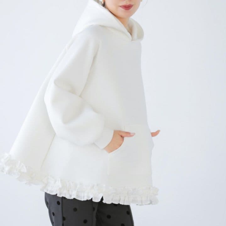 イエベ春服　裾フリル付きオーバーサイズフーディースウェット