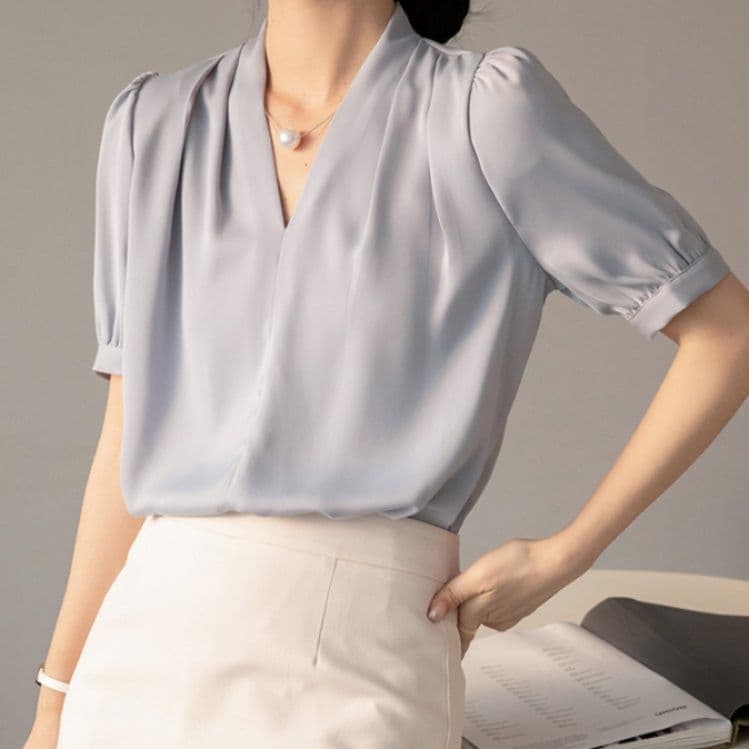イエベ春/イエベ秋服　パフスリーブブイネック半袖ブラウス