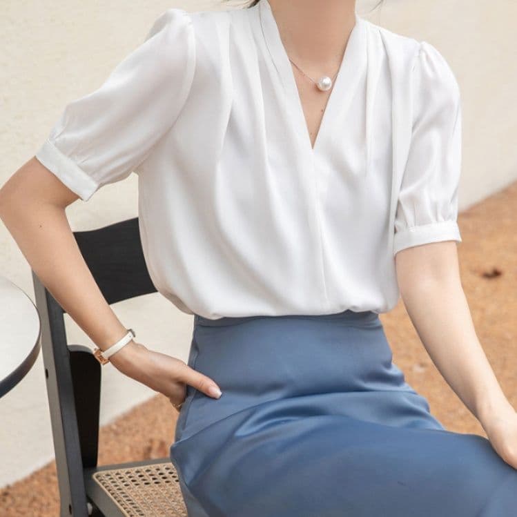 イエベ春/イエベ秋服　パフスリーブブイネック半袖ブラウス